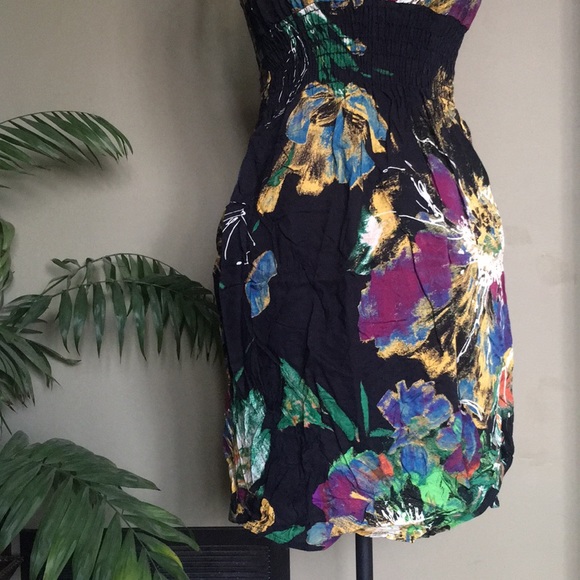 🥀DONATING 1/7  Keyhole, Smock Waist, Halter Tie Dress - Picture 3 of 7